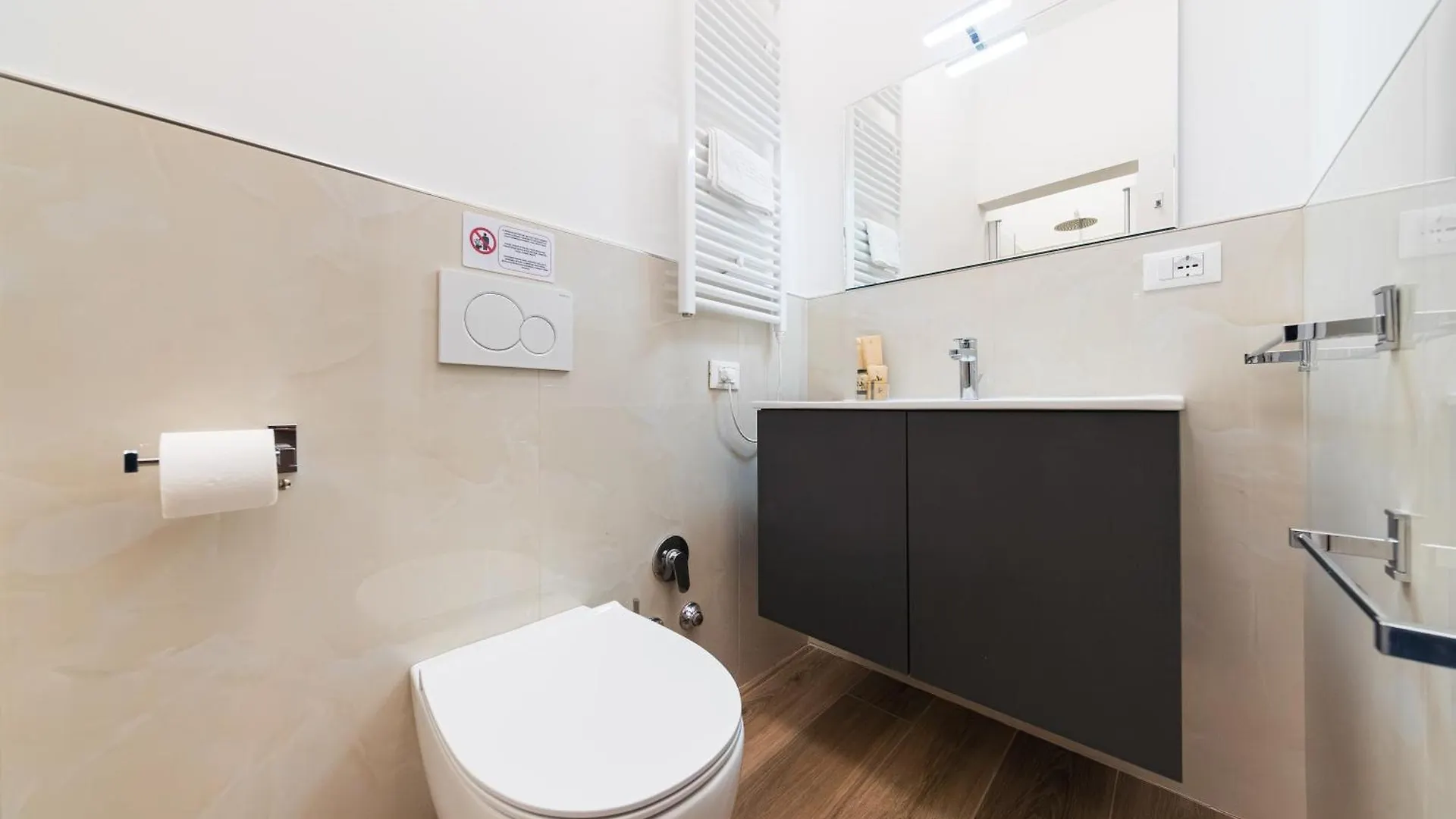 New - Venturini Suites In Bologna Centre 0*,